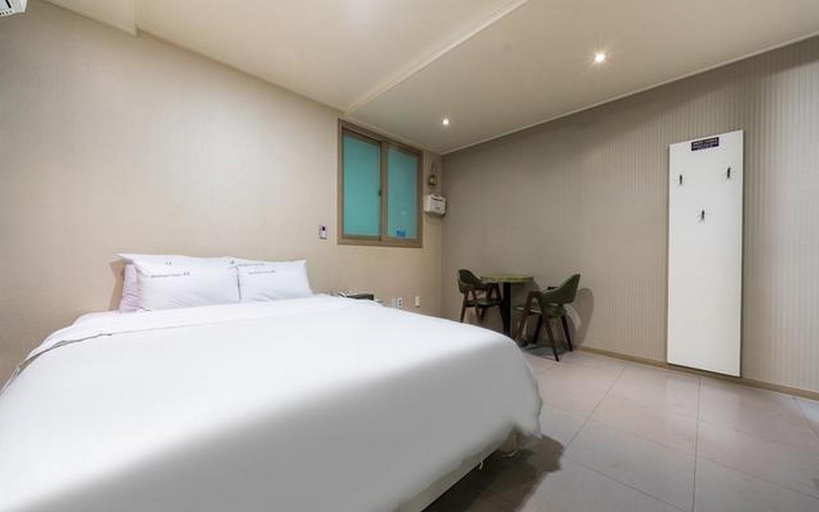 Bedroom 4, Jinju M Hotel, Jinju