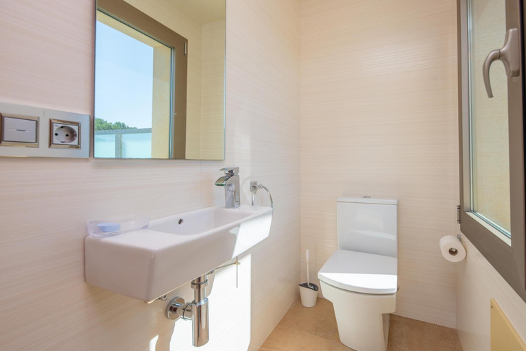 Facilities 3, Joan, Baleares