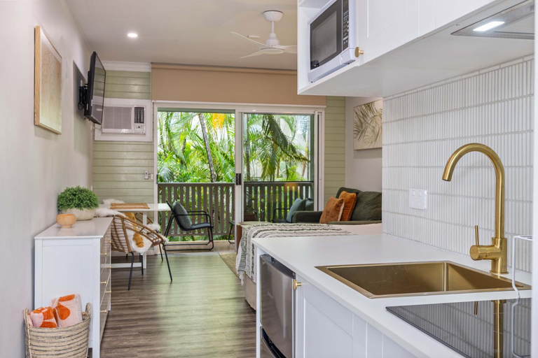Dining Room 5, Tropic Retreat, Douglas