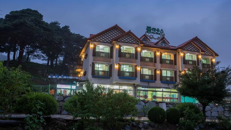 Muju Full House Pension, Muju
