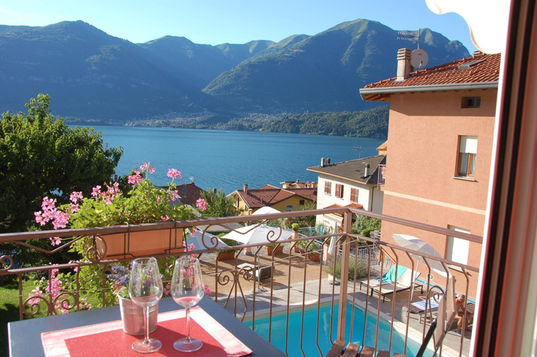 Others 3, B&B Cherry En Rose, Como