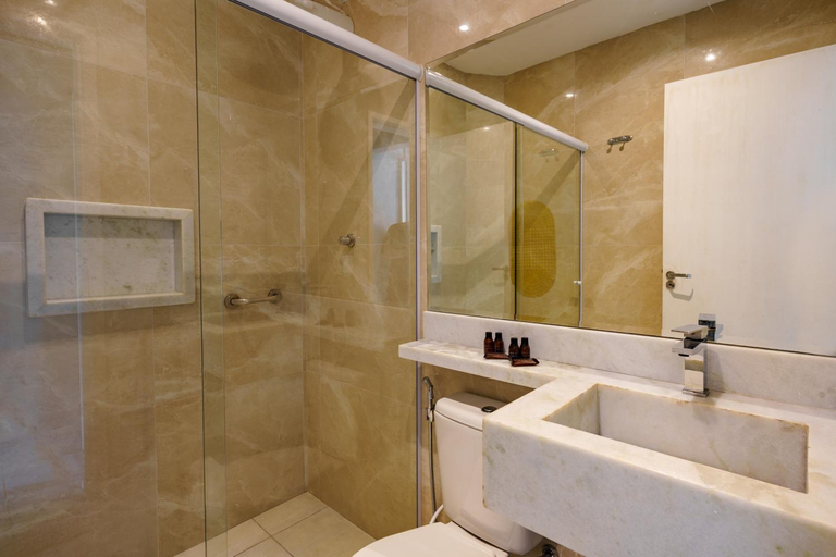 Bathroom, Pousada Happy Day, Parati