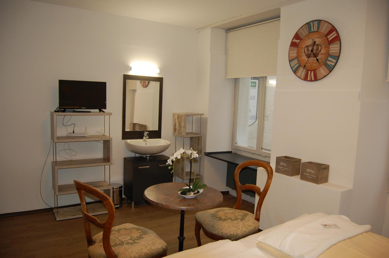 Bedroom 14