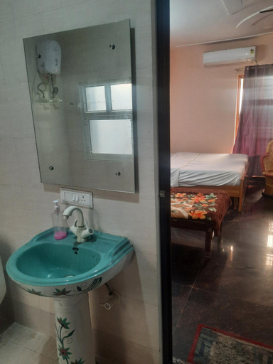 HM hotel, Gautam Buddha Nagar