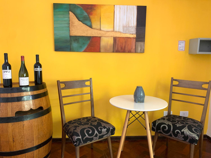Food & Drinks, Habitacion En Espana 1512, Capital
