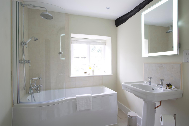 Bathroom 2, The Royal Oak, Wiltshire