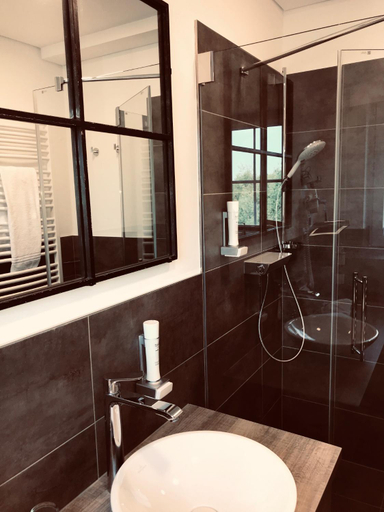 Bathroom 4, Der LeuchtTurm-Gastro GmbH, Bautzen