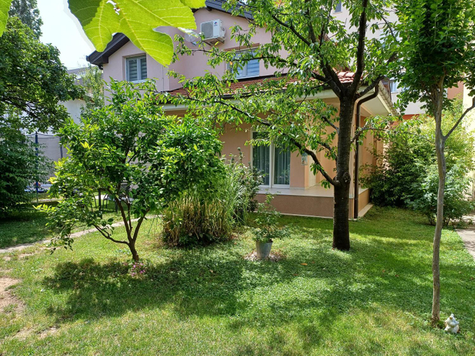 Villa Tamara with garden and river view - free private parking - garage, Herzegovina-Neretva