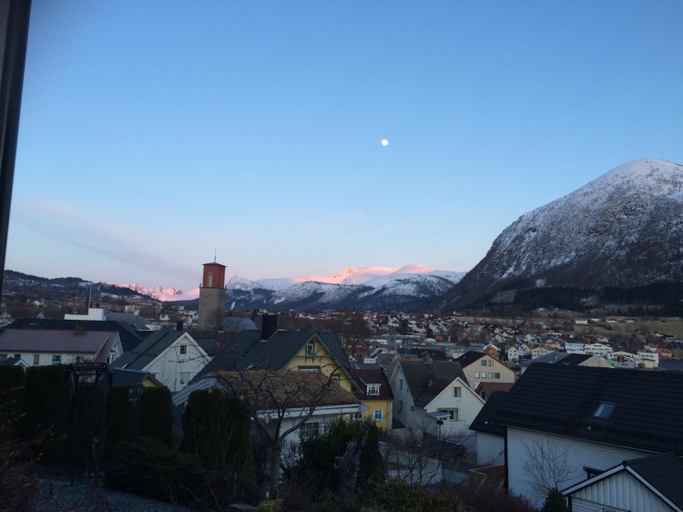 Others 5, Line pa Hauane1, Volda