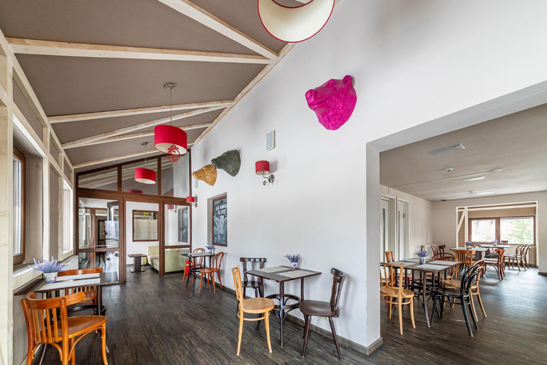 Food & Drinks 4, Complex Hotelier COTA O MIE, Moroeni