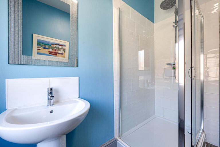 Bathroom 3, Knoclaid sparkle stays , Sefton