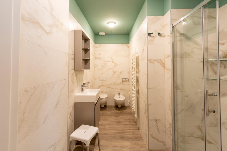 Bathroom 5, TwoWays5Terre, La Spezia