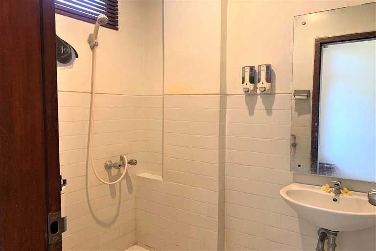 Bathroom 16