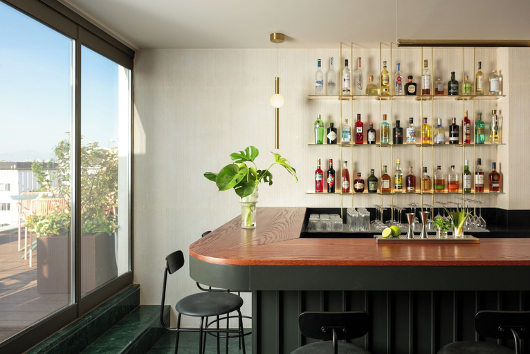 Food & Drinks 5, Mitsis N'U Piraeus Port, Attica
