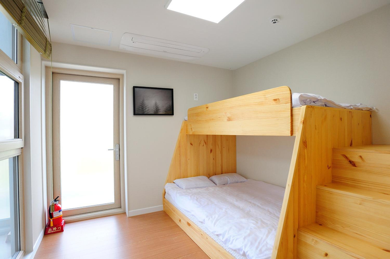 Bedroom 2, Hannah Guesthouse, Jeju
