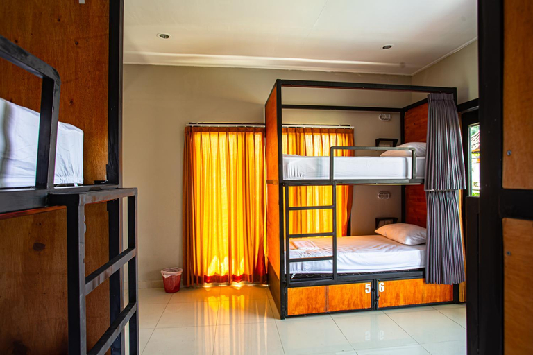 What The Duck Backpackers, Badung