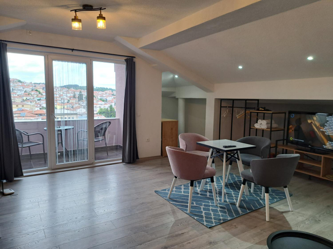 3, Papi Apartments