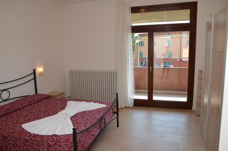 Bedroom 2, Trilocale Palazzo Garda, Verona