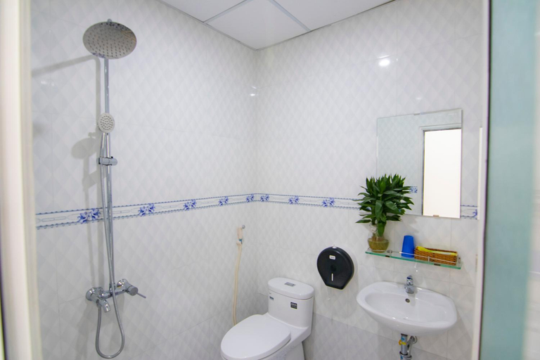 Bathroom 2, The Giang Hotel, Vũng Tàu