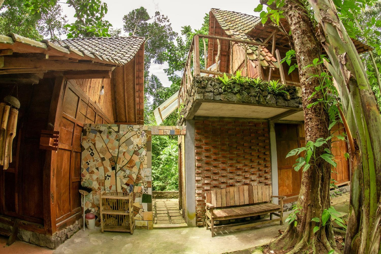 Exterior 3