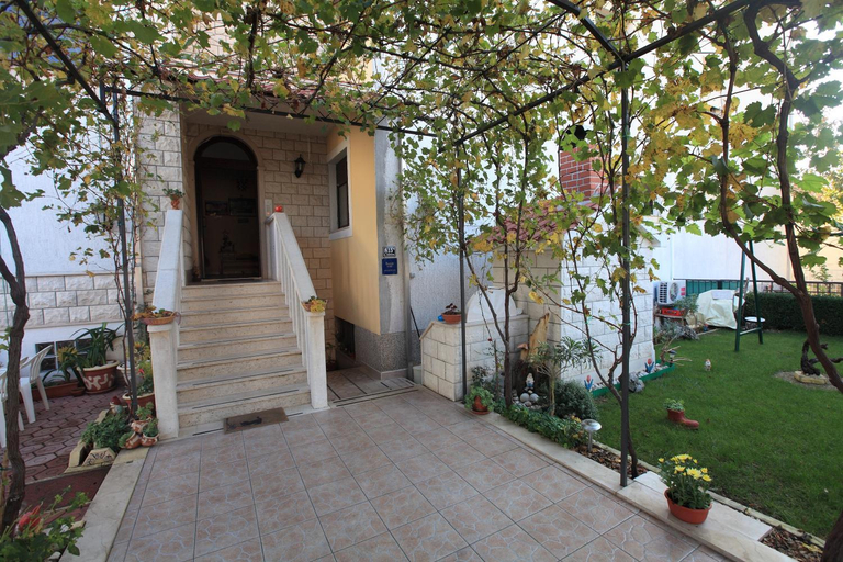 Entrance 2, Apartments Sustic, Kaštela