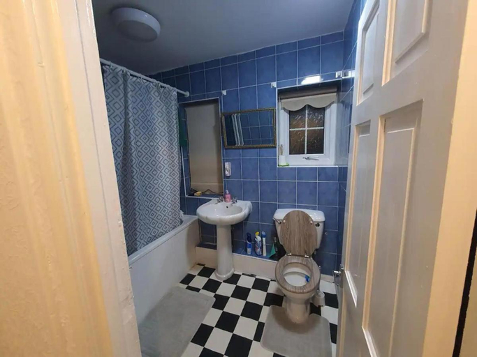 Others 5, Double Bedroom WD Greater Manchester, Rochdale
