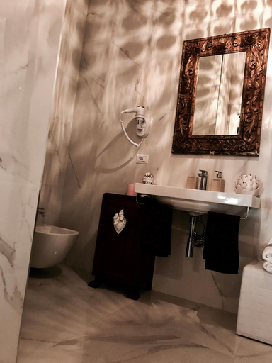 Bathroom 3, B&B dell'orologio, Bari