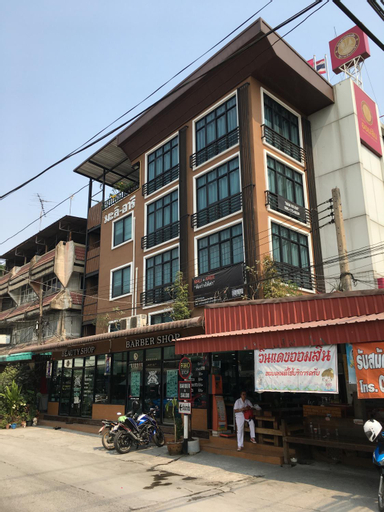 Baanmali Ari, Khlong Luang