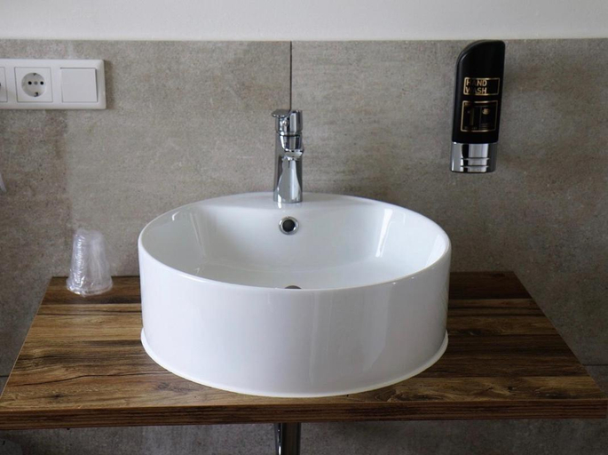 Bathroom 5, Sporthotel Dorum GmbH, Cuxhaven