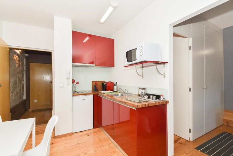 Others 5, Almada Apartments 468, Porto