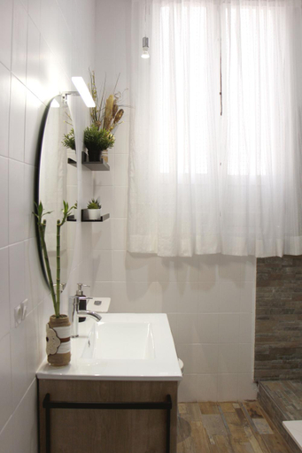 Bathroom 3, Casa de la Alegria, Granada