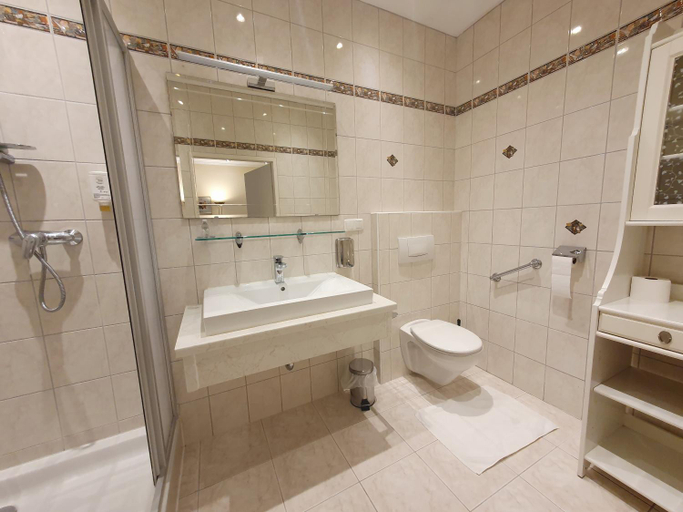 Bathroom 5, Hotel Hotwagner, Mödling