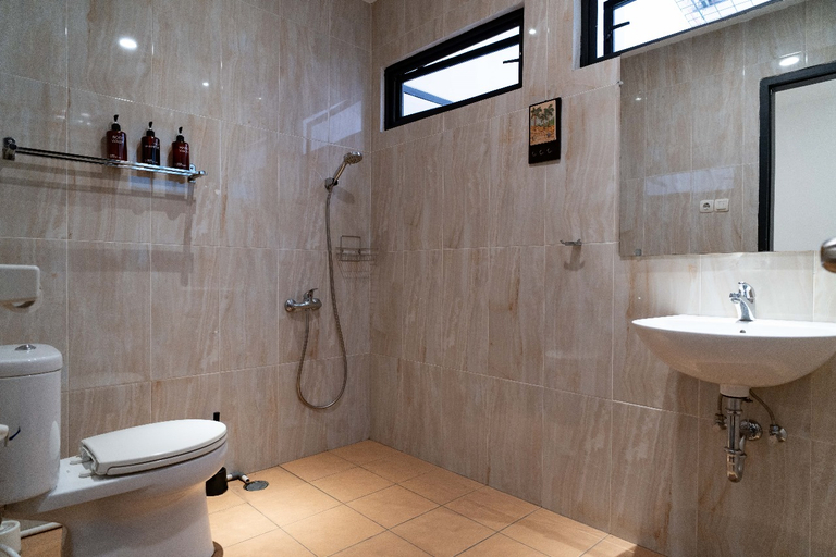 Bathroom 5, Casuarina Villa Bandung, Bandung