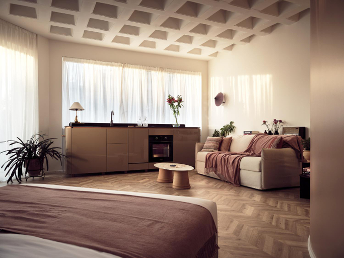 Others 3, Pallineon House, Attica