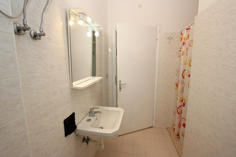 Bathroom 3, Modern one bedroom flat in Bibione - Beahost, Venezia