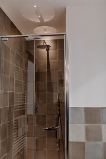 Bathroom 8