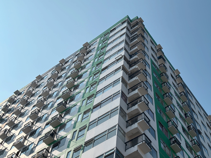Exterior & Views 25