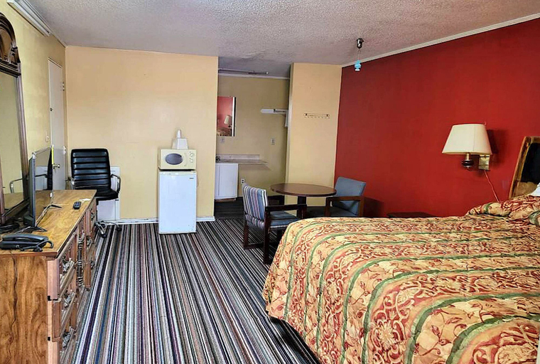 Bedroom 3, Economy Hotel Dublin, Laurens