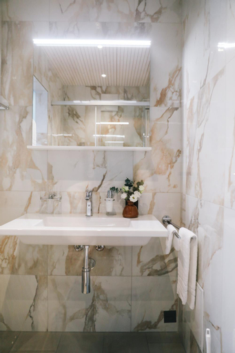 Bathroom 12
