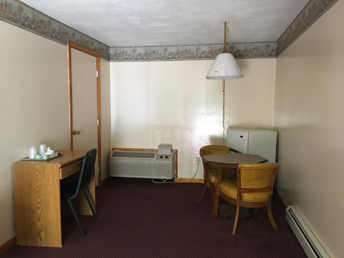 Others 5, Knotty Pine Motel, Essex