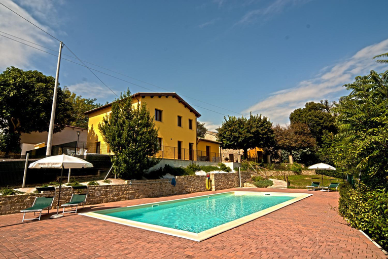 Others 5, Country House Il Tiglio, Ancona
