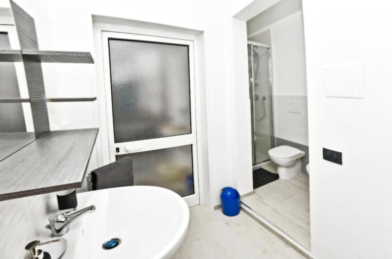 Bedroom 2, Borgo 98 Guest House Matrimoniale con bagno privato, Livorno