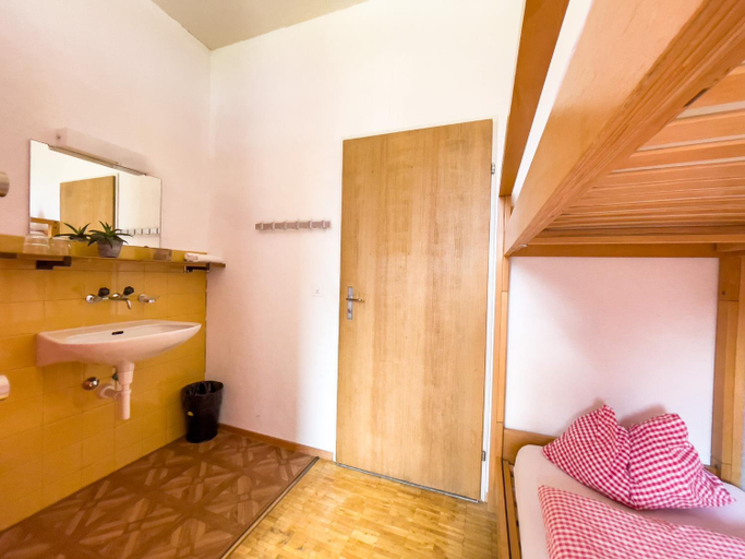 Bathroom 2, Berggasthaus Tannalp, Obwalden