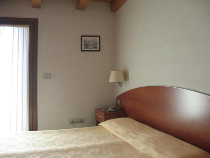 Others 5, Hotel Vittoria, Udine