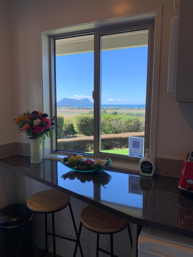 Others 3, Views to unwind - self contained unit w/king bed, Whangarei