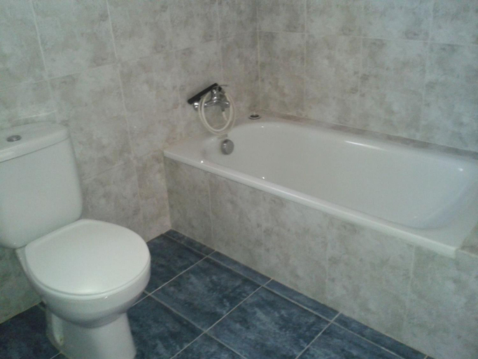 Bathroom 3, Hostal Alameda, Badajoz