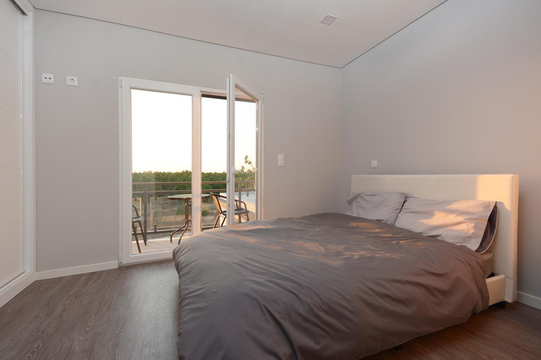 Others 3, Paradise Terrace House, Sesimbra