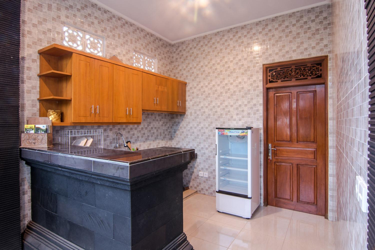Dining Room 4