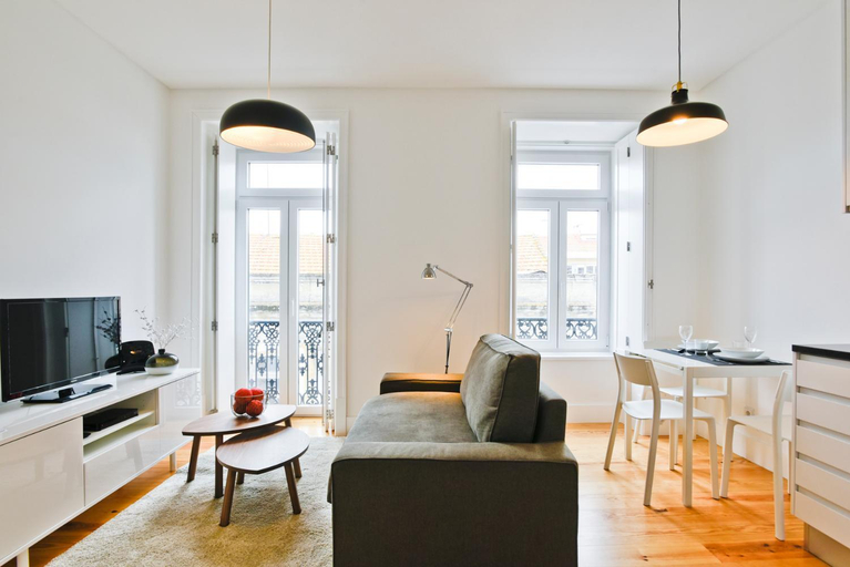 5, BmyGuest - Arroios Cosy Apartment, Lisbon