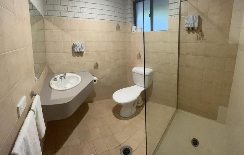 Bathroom 3, Woomargama Village Hotel Motel, Greater Hume Shire - Pt B